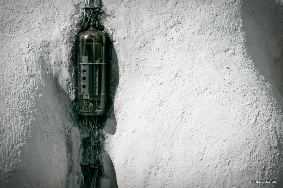 A contemporary sculpture presenting the female body as an interface shaped by technology and pressure.